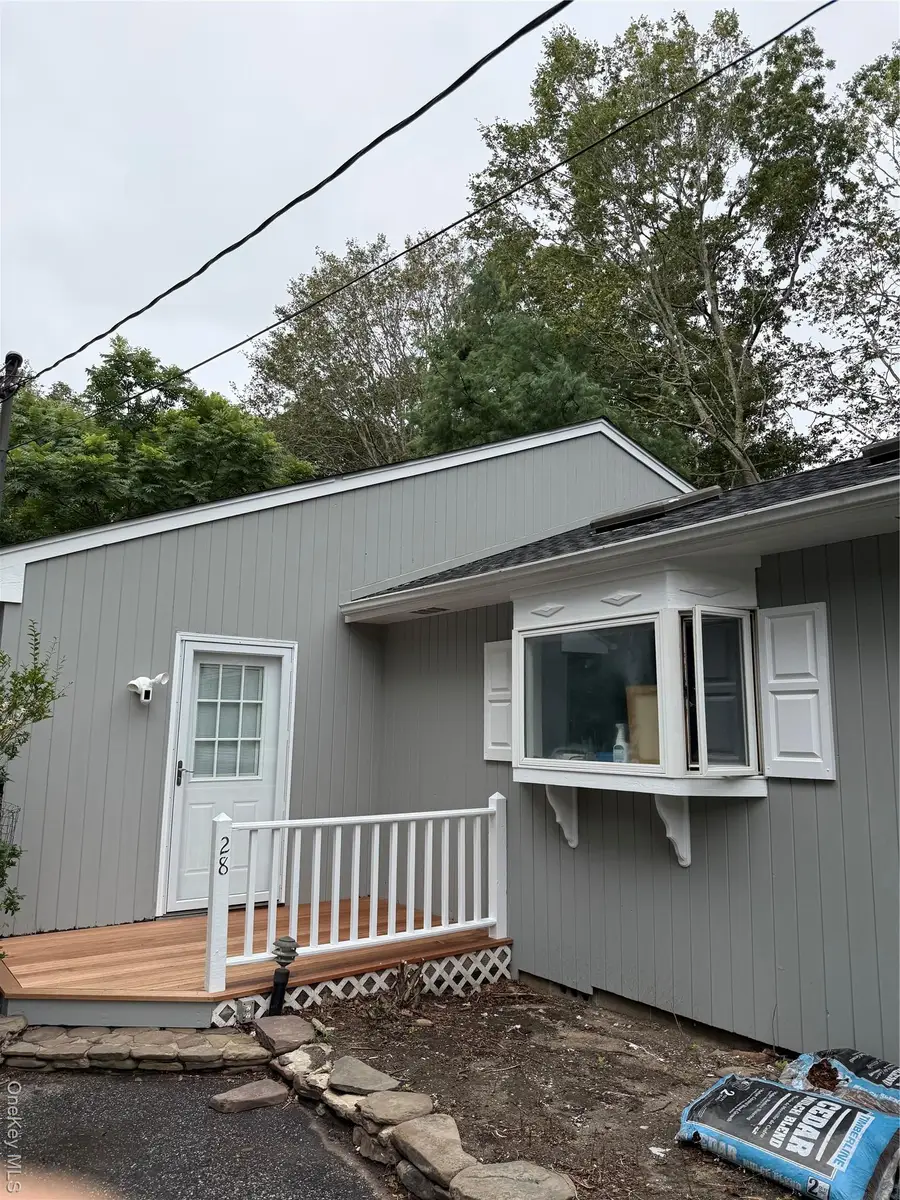 28 Apple Road, Southampton, NY 11968 - Image #3