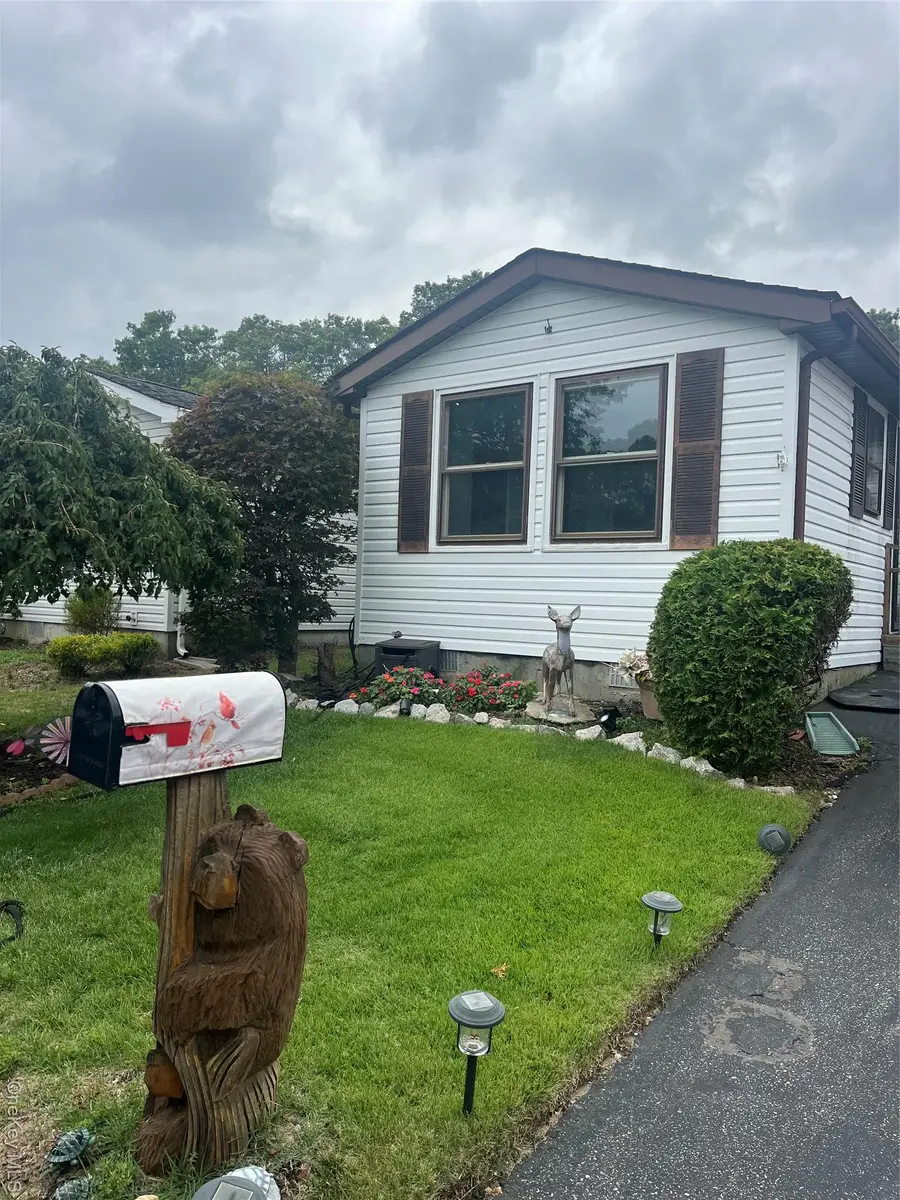 93 Village Circle W, Manorville, NY 11949 - Image #2