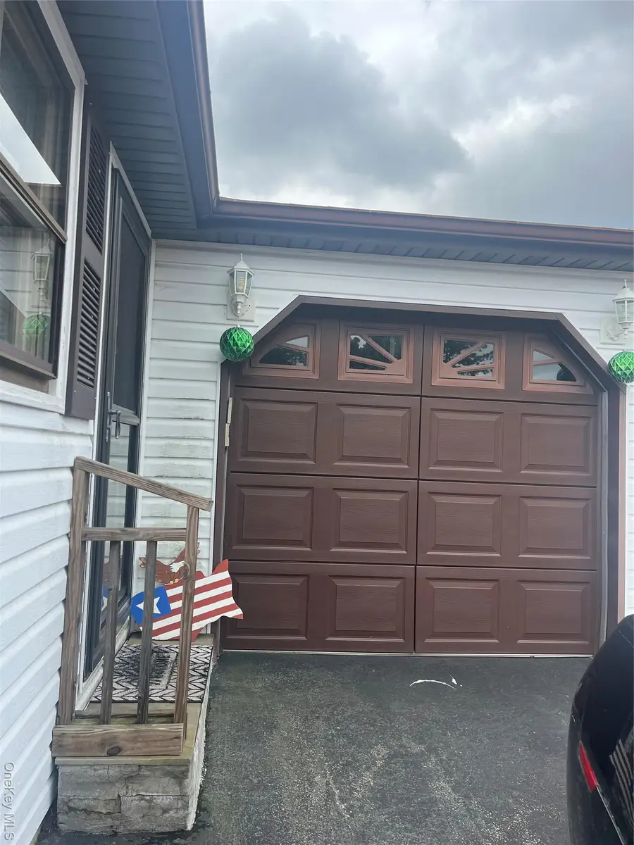 93 Village Circle W, Manorville, NY 11949 - Image #3