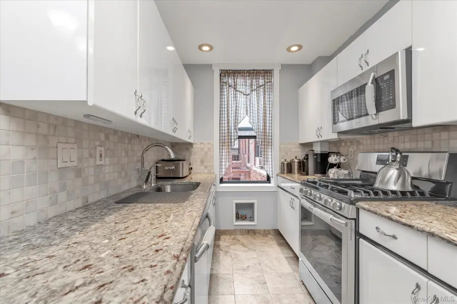 160-15 Powells Cove Boulevard #C202, Beechhurst, NY 11357 - Image #3