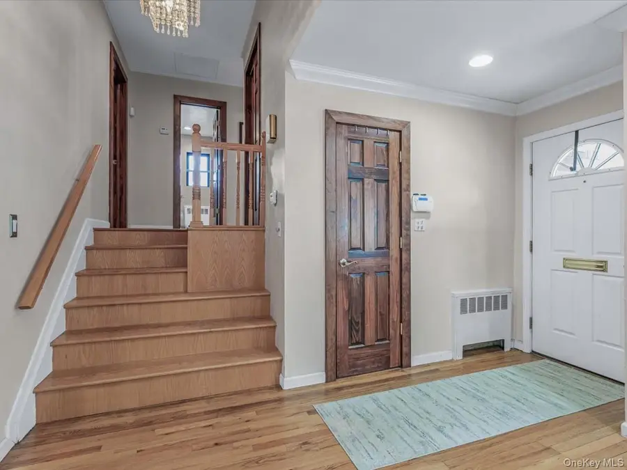 65 Stratford N, Roslyn Heights, NY 11577 - Image #2