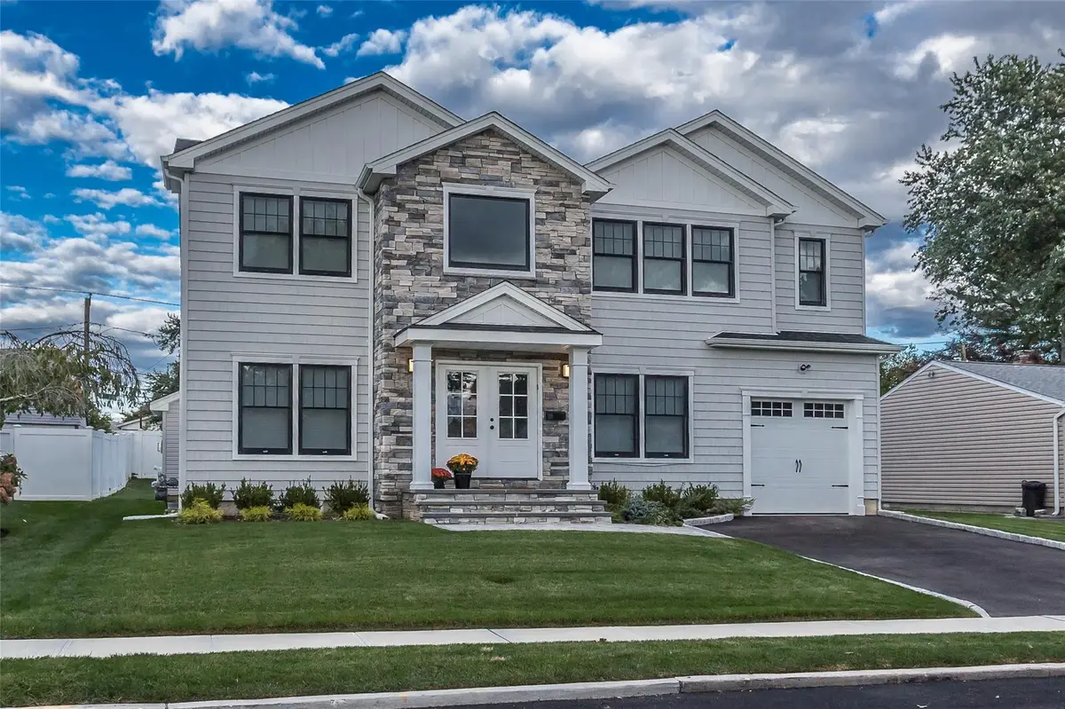 23 Belmont Circle, Syosset, NY 11791 - Image #1