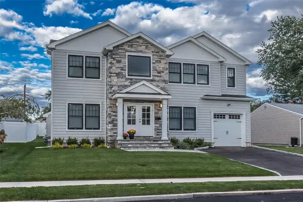 23 Belmont Circle, Syosset, NY 11791