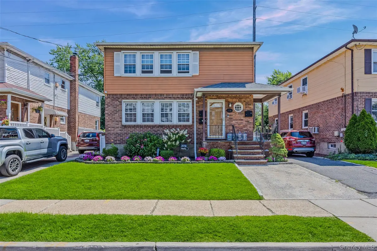 375 Cochran Place, Valley Stream, NY 11581 - Image #1