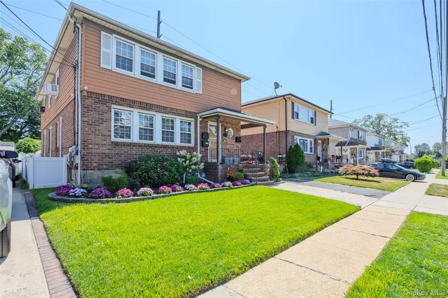 375 Cochran Place, Valley Stream, NY 11581 - Image #2