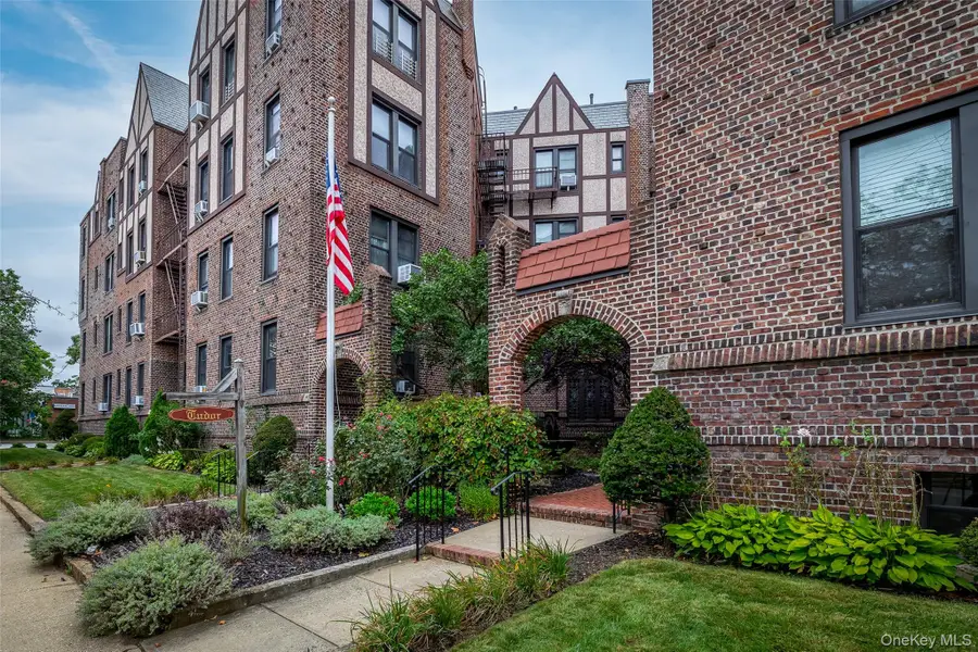 12 Hempstead Avenue #2, Rockville Centre, NY 11570 - Image #2