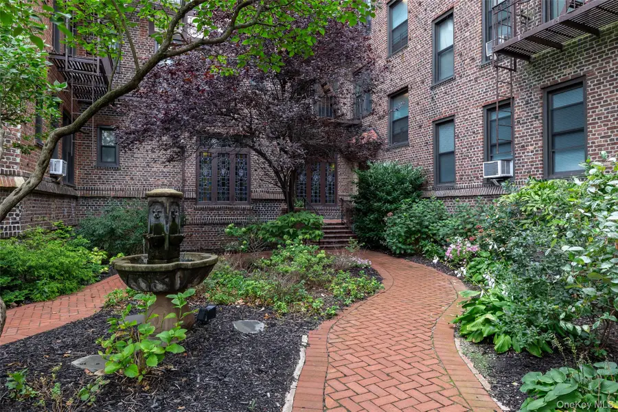 12 Hempstead Avenue #2, Rockville Centre, NY 11570 - Image #3