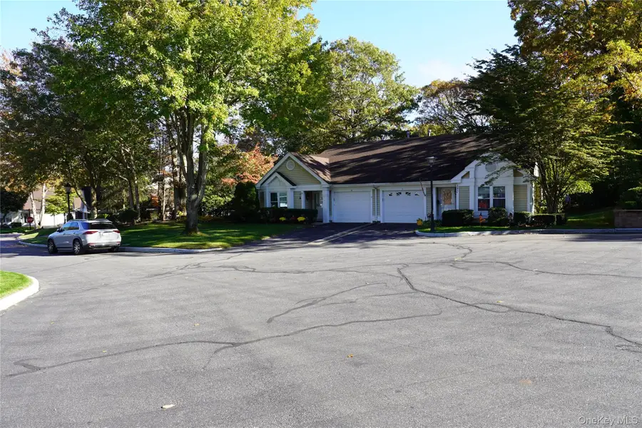 12 Baldwin Court, Ridge, NY 11961 - Image #2