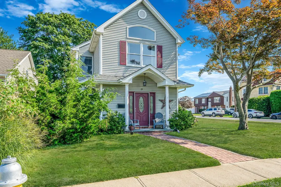 29 North Plaza, Amity Harbor, NY 11701 - Image #2