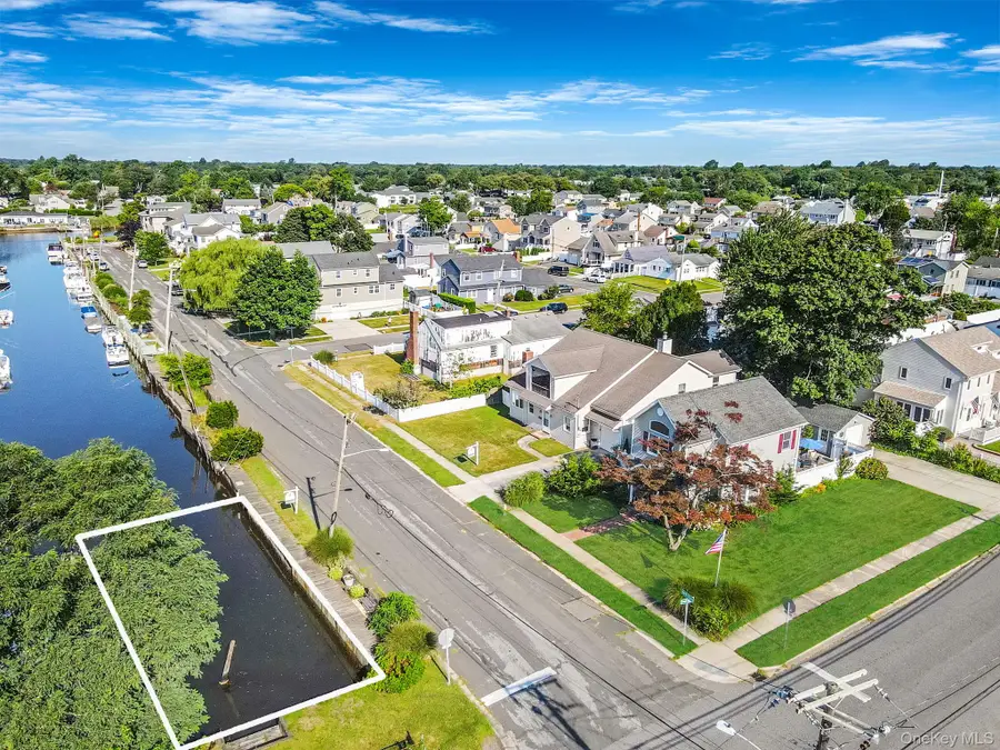 29 North Plaza, Amity Harbor, NY 11701 - Image #3