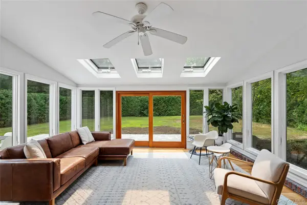 7 Meriden Place, Melville, NY 11747