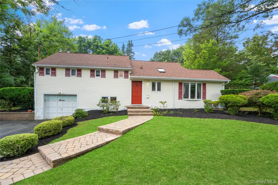 7 Meriden Place, Melville, NY 11747 - Image #3