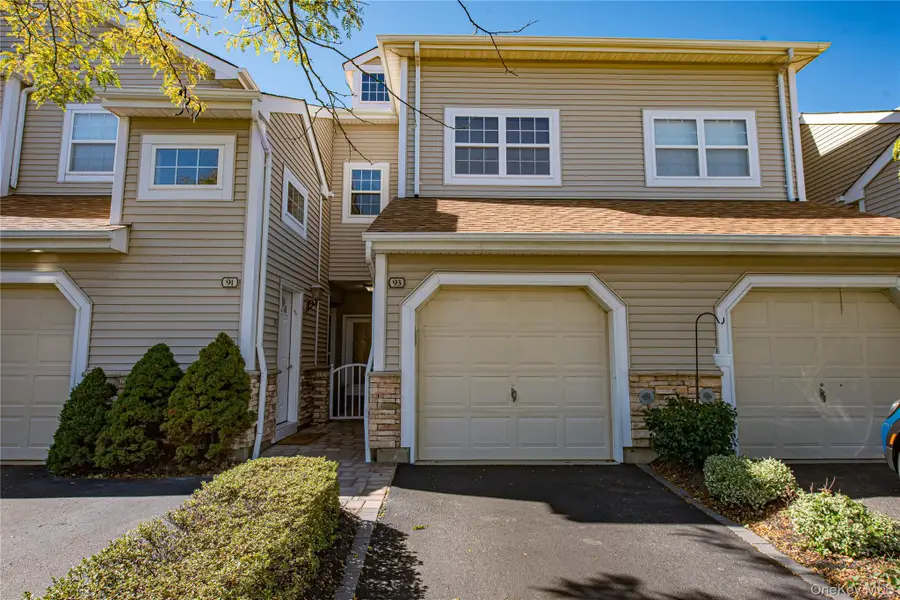 93 Carriage Lane #Avon Lower, Plainview, NY 11803 - Image #3