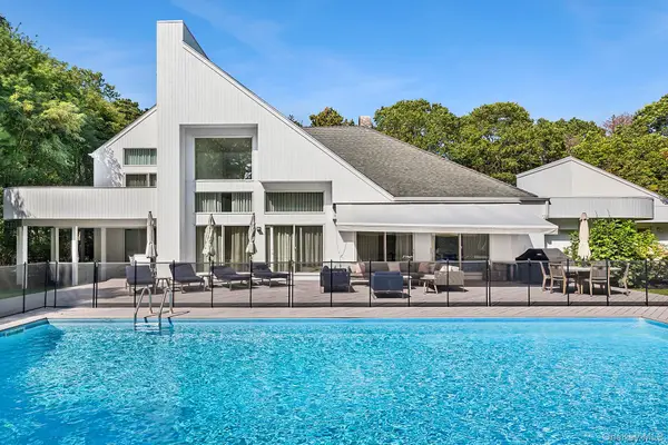 12 Honeysuckle Lane, East Quogue, NY 11942