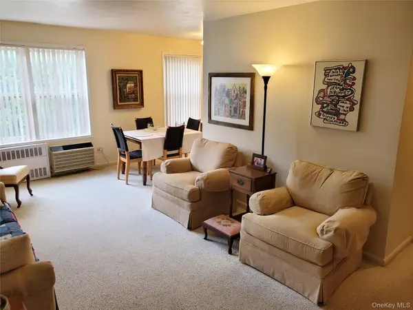 4727 Little Neck Pkwy Parkway #4G, Little Neck, NY 11362