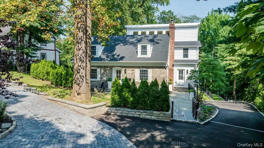 97 Station Road, Great Neck, NY 11023 - Image #2