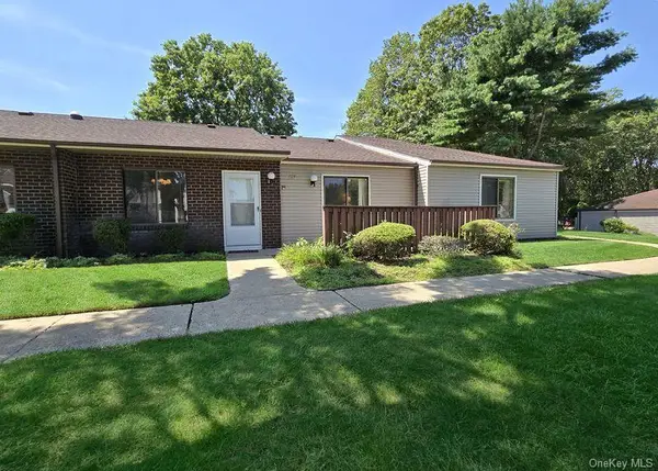 729 Hilltop Court #729, Coram, NY 11727