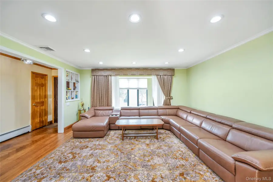 47 Country Drive, Plainview, NY 11803 - Image #3