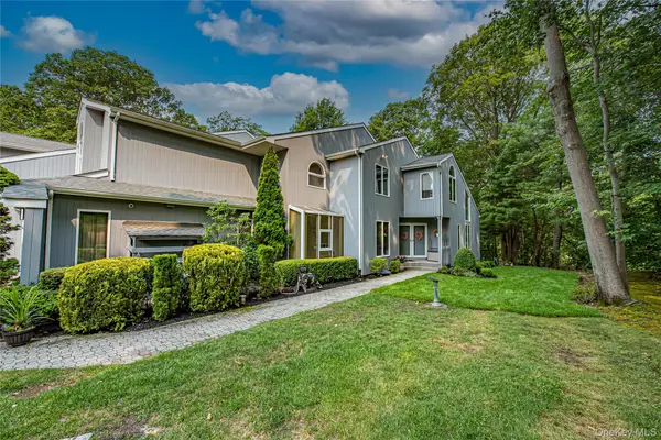 7 Wood Path Drive, Northport, NY 11768