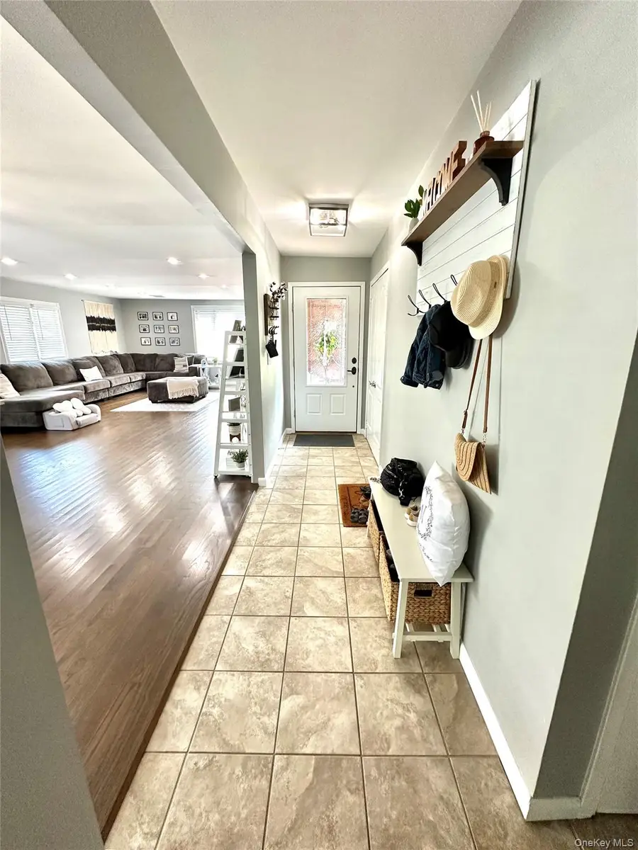 323 Wildwood Road, Ronkonkoma, NY 11779 - Image #2