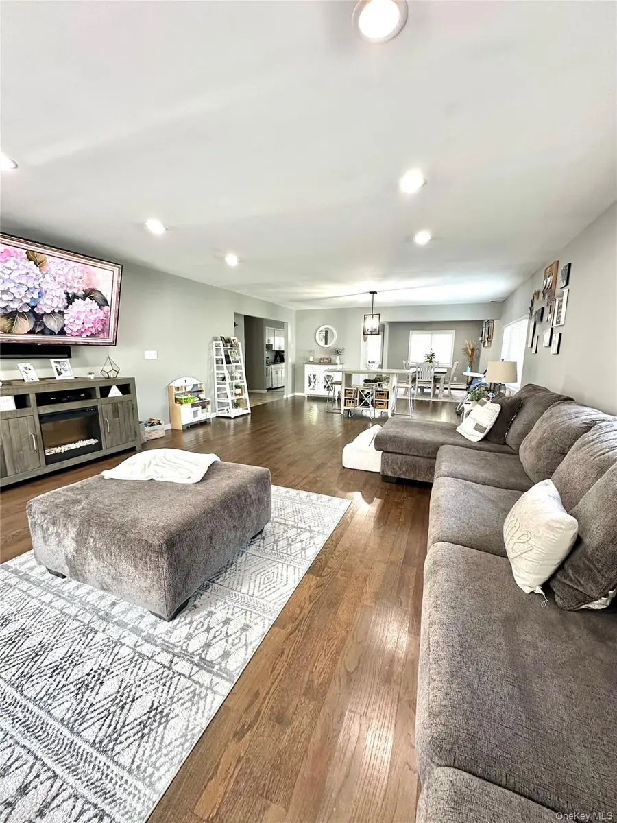 323 Wildwood Road, Ronkonkoma, NY 11779 - Image #3