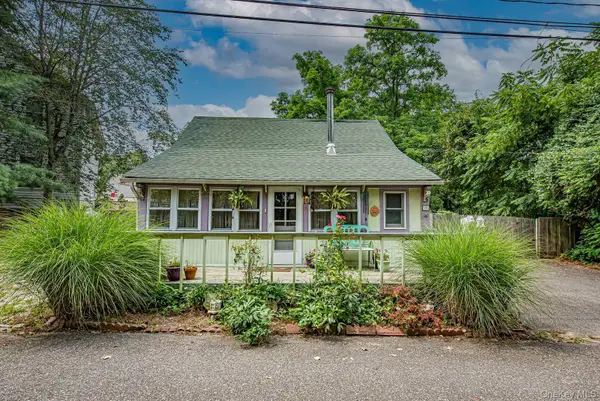 75 Upper Dock Road, Kings Park, NY 11754