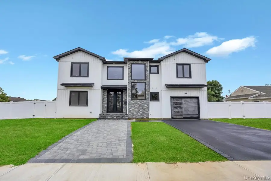 472 Farmranch Road E, Bethpage, NY 11714 - Image #2