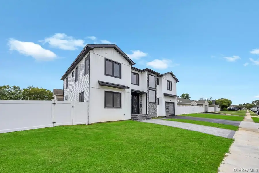 472 Farmranch Road E, Bethpage, NY 11714 - Image #3