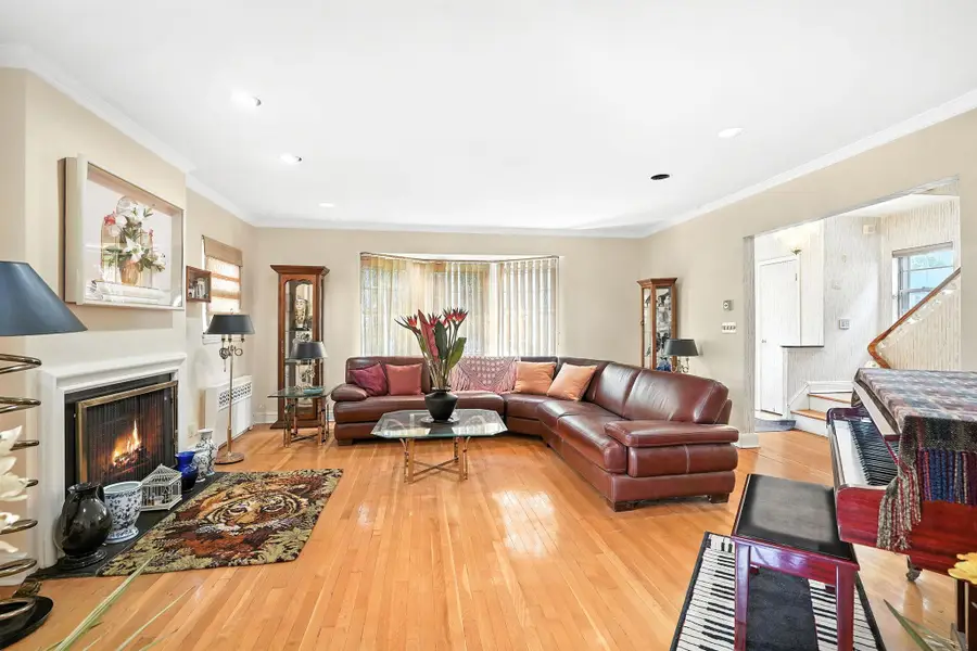 110-39 67 Drive, Forest Hills, NY 11375 - Image #2