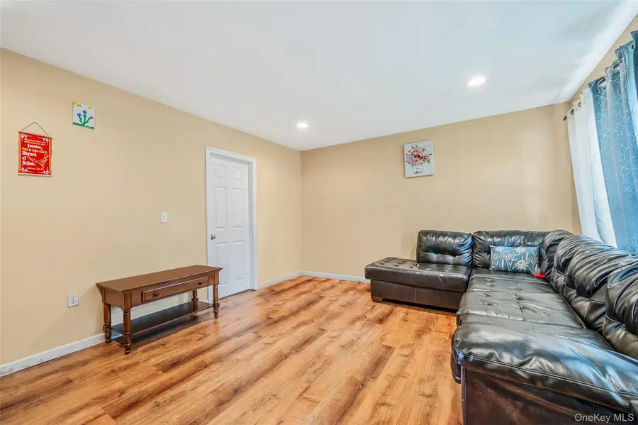 905 Doane Avenue, Bellport, NY 11713 - Image #3