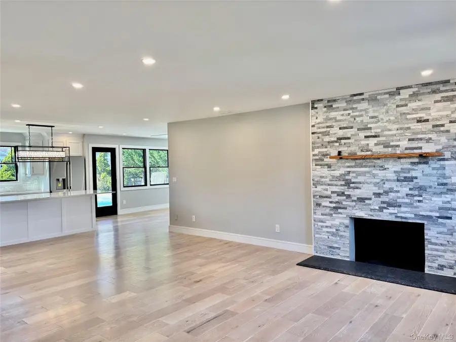 188 Sequams Lane Cen, West Islip, NY 11795 - Image #2