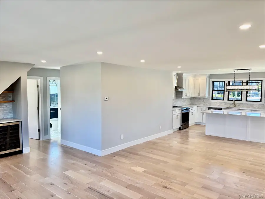 188 Sequams Lane Cen, West Islip, NY 11795 - Image #3