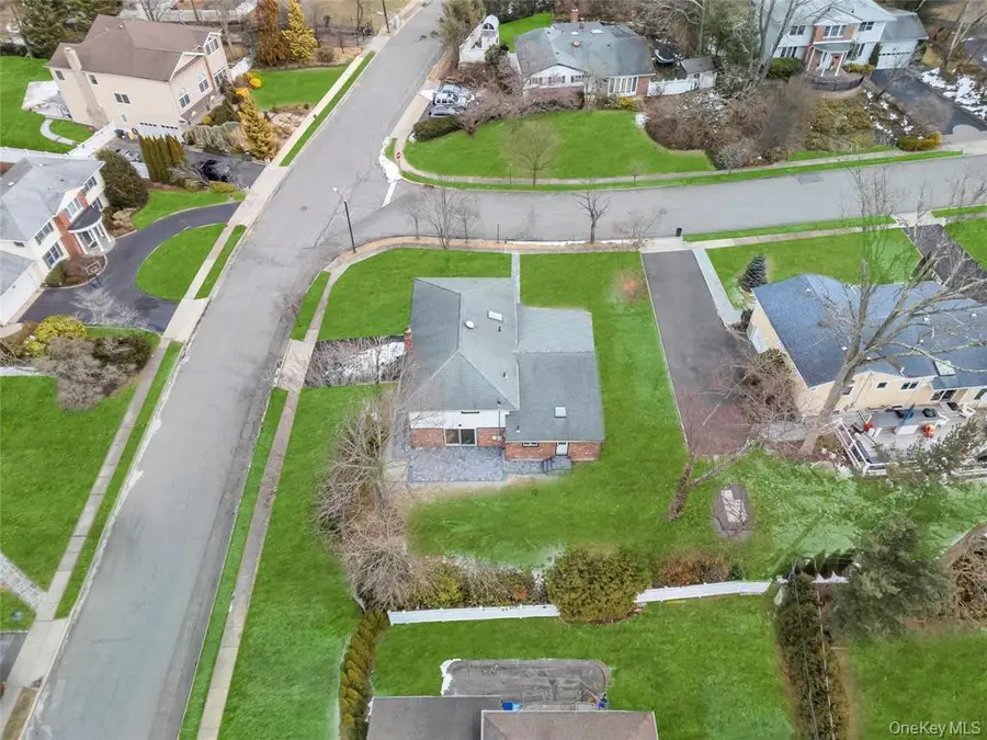 16 Huckleberry Lane, Oyster Bay, NY 11771 - Image #2