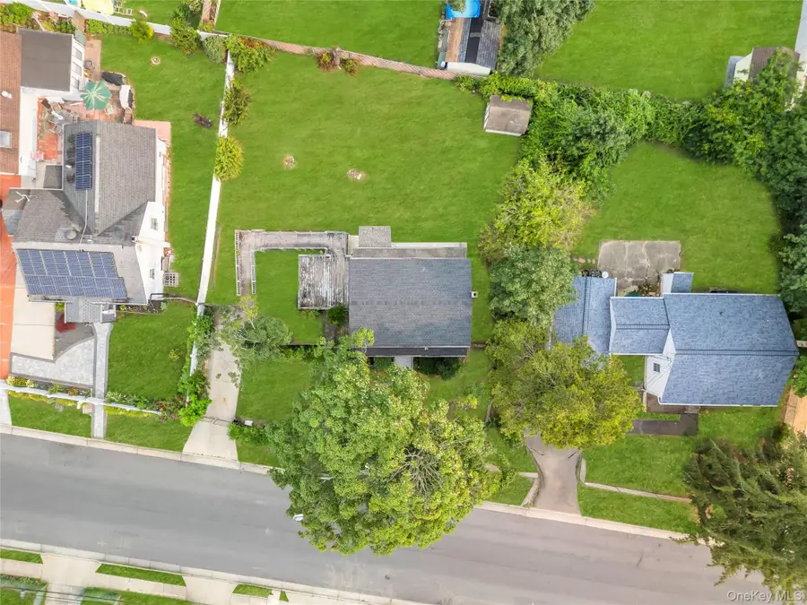 10 Saint Andrews Drive, Brentwood, NY 11717 - Image #2