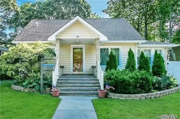 2 Twain Street, North Baldwin, NY 11510