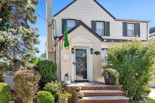 16 Farnum Street, Lynbrook, NY 11563