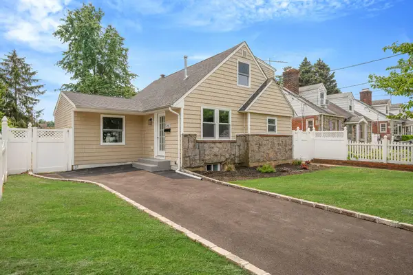 215 W Marie Street, Hicksville, NY 11801