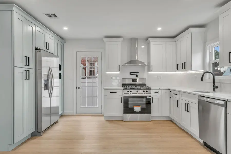 215 W Marie Street, Hicksville, NY 11801 - Image #2