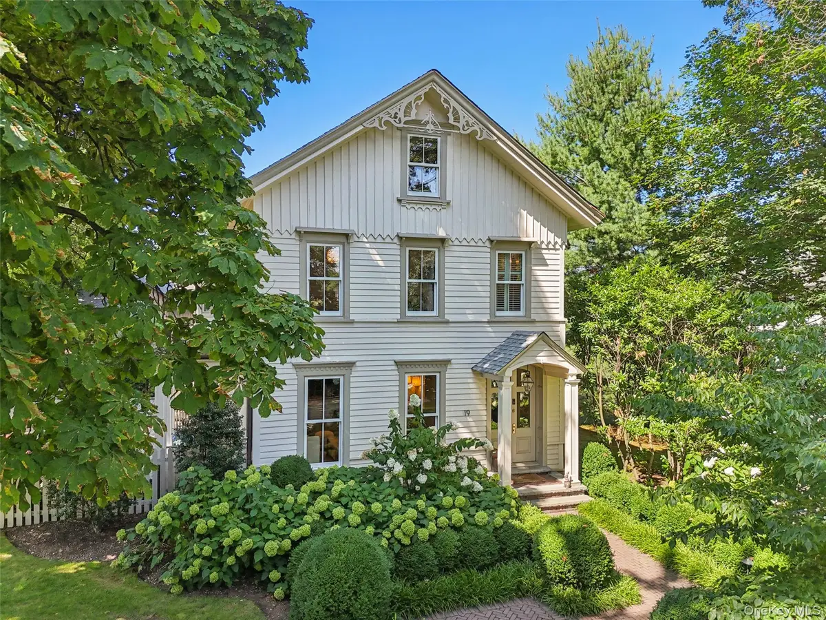 19 E Williston Avenue, East Williston, NY 11596 - Image #1