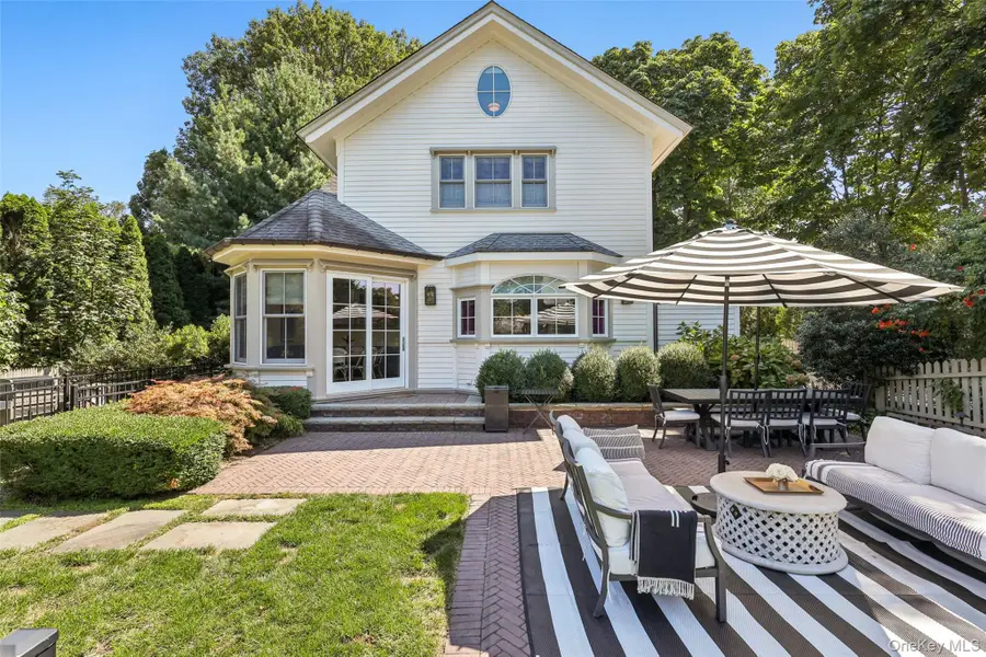 19 E Williston Avenue, East Williston, NY 11596 - Image #2