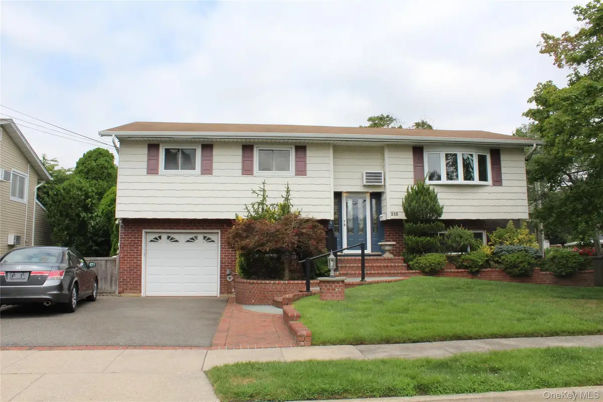 215 N Syracuse Avenue, Massapequa, NY 11758 - Image #1