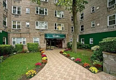 21 Bond Street #2C, Great Neck, NY 11021