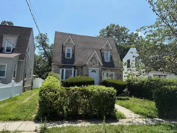 110 Woodside Avenue, Freeport, NY 11520