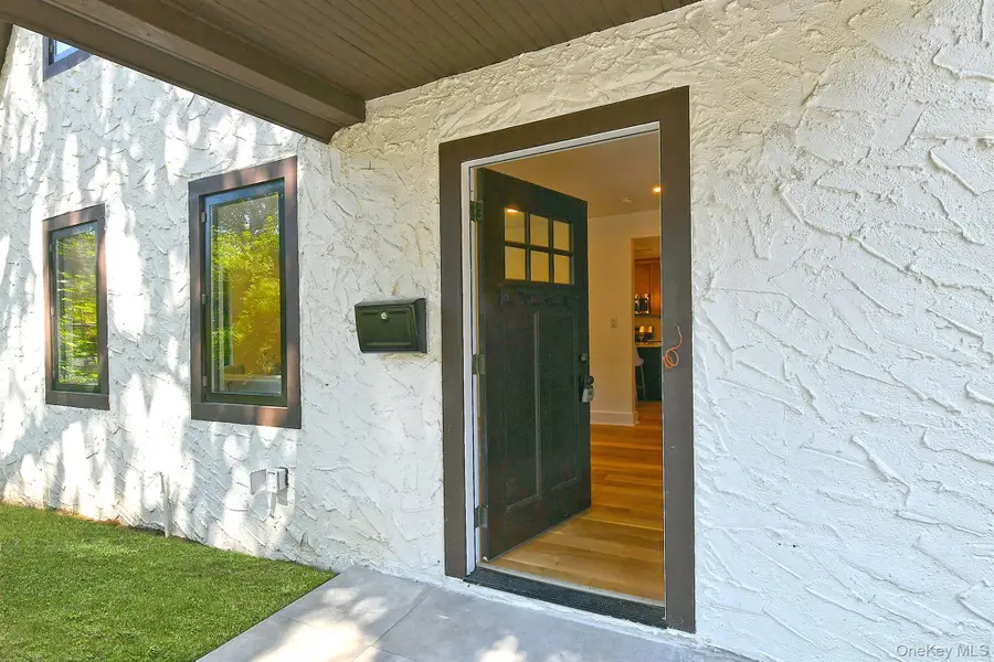 33 Van Nostrand Avenue, Great Neck, NY 11024 - Image #3