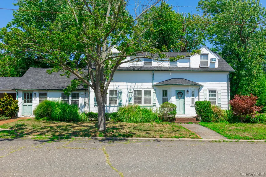 3 Coles Avenue, Amityville, NY 11701 - Image #2