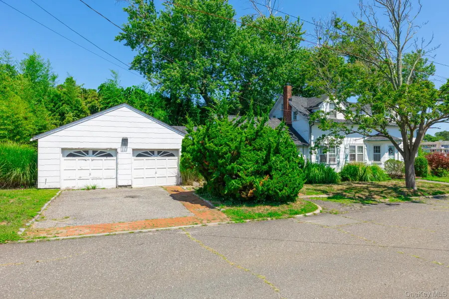 3 Coles Avenue, Amityville, NY 11701 - Image #3