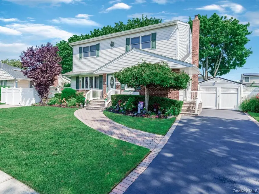 7 Cornell Avenue, Hicksville, NY 11801 - Image #2