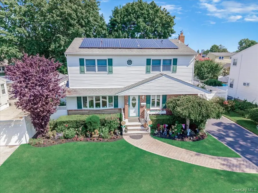 7 Cornell Avenue, Hicksville, NY 11801 - Image #3