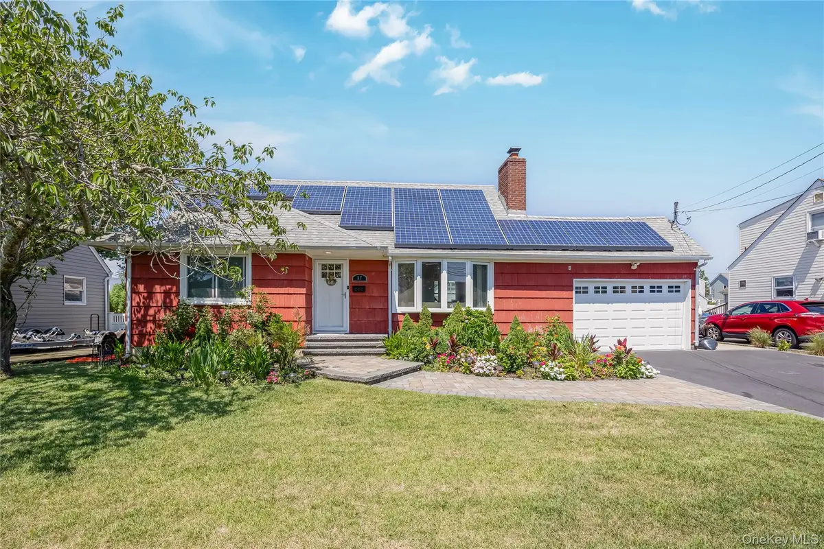 37 New Point Place, Amityville, NY 11701 - Image #1