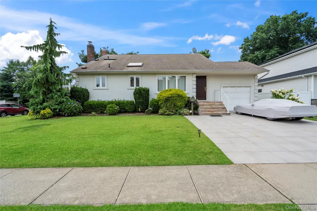 33 Shelter Hill Road, Plainview, NY 11803 - Image #1